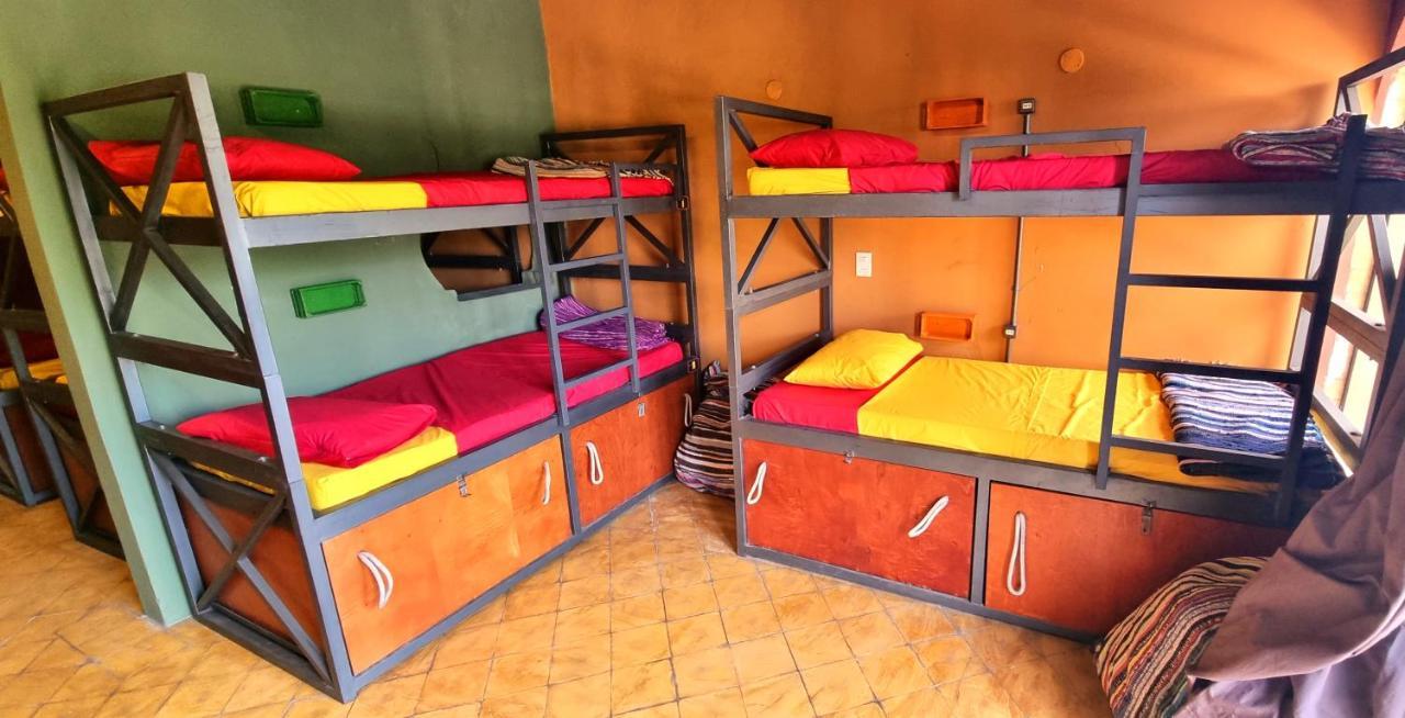 Circo Hostel Асунсион Екстериор снимка